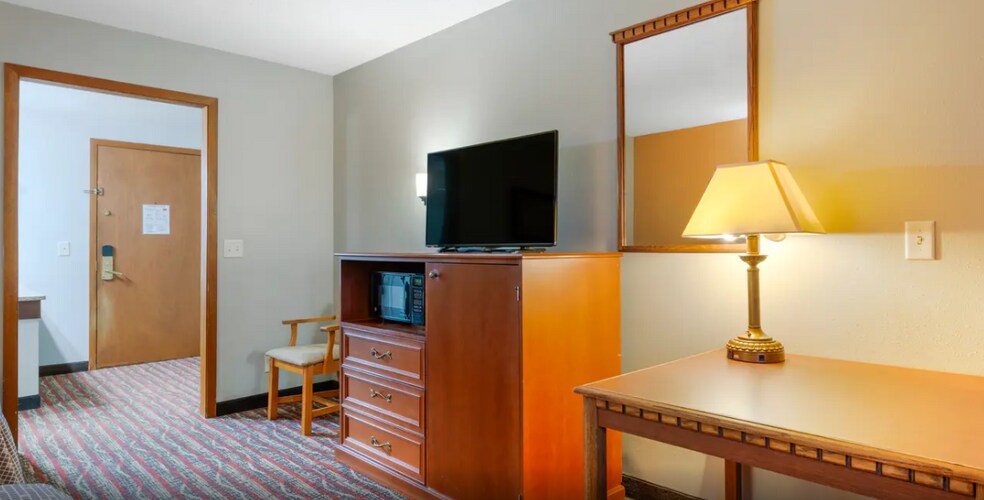 More Photos Of 2050 S US 41, Marquette Hotel For Sale