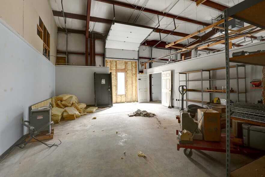 More Photos Of 2414 W Schneidman Dr, Quincy Industrial For Lease