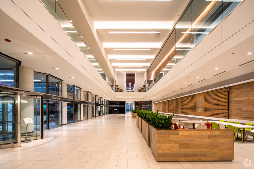 More Photos Of 203 N LaSalle St, Chicago Coworking Space