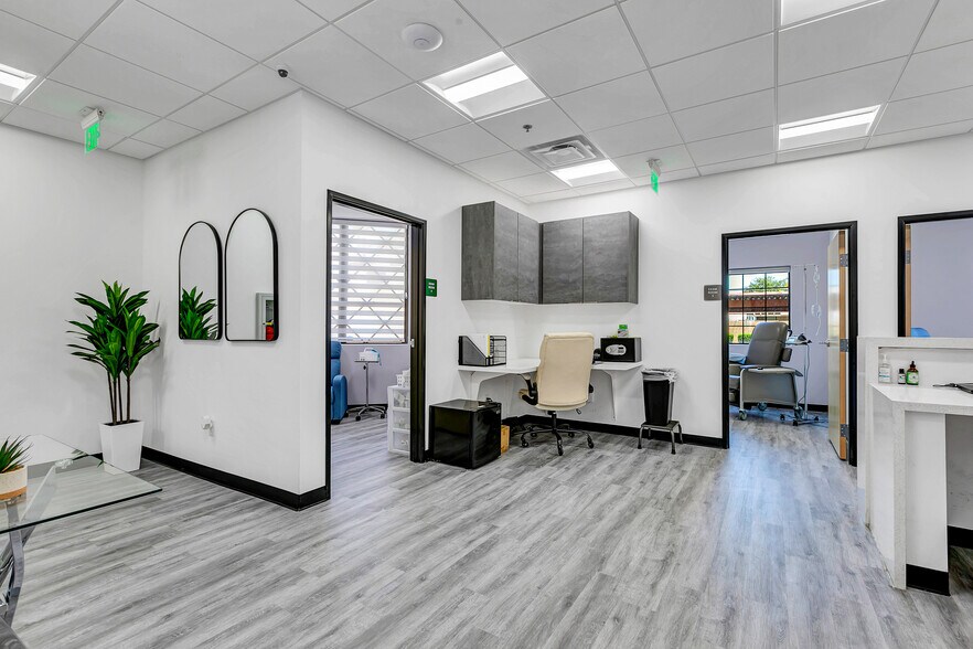 More Photos Of 4105 N 20th St, Phoenix Medical For Lease
