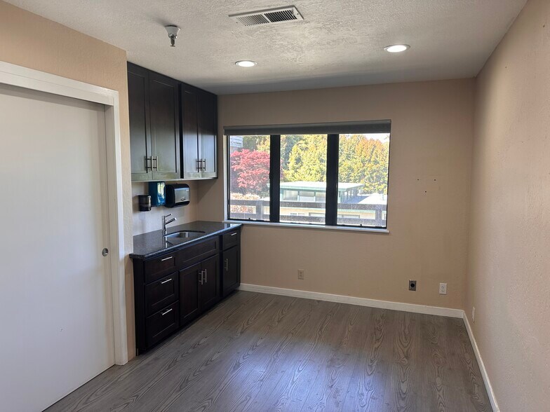 More Photos Of 910 Major Sherman Ln, Monterey Medical For Lease