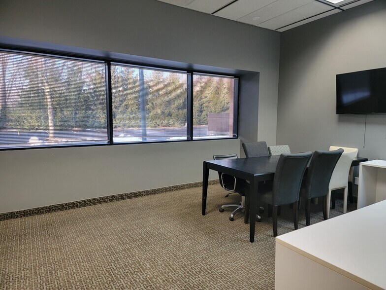 More Photos Of 22 Paris Ave, Rockleigh Office For Lease