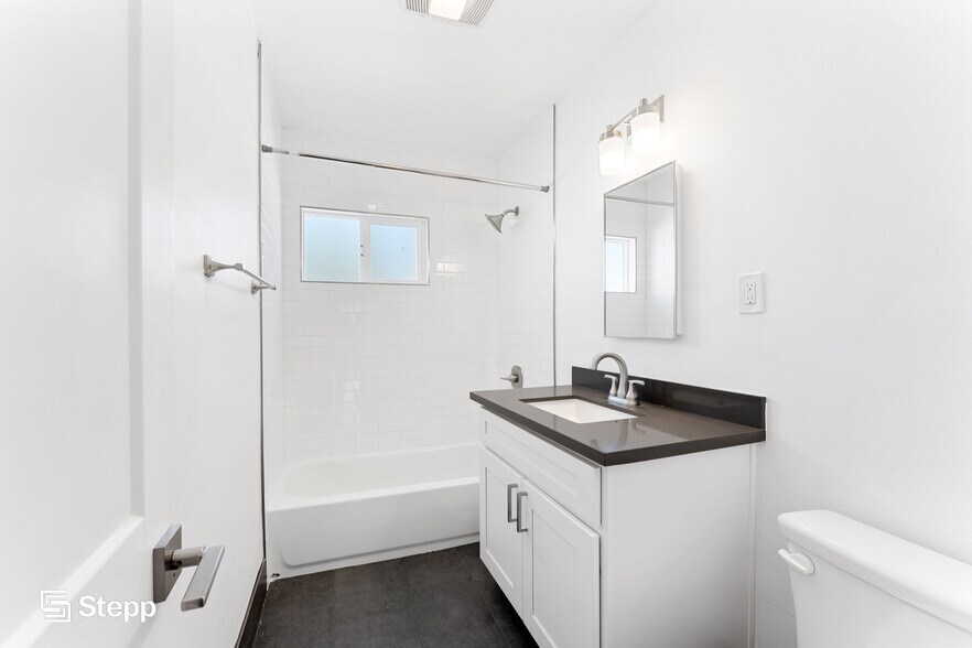 More Photos Of 244-246 Coronado Ave, Long Beach Apartments For Sale