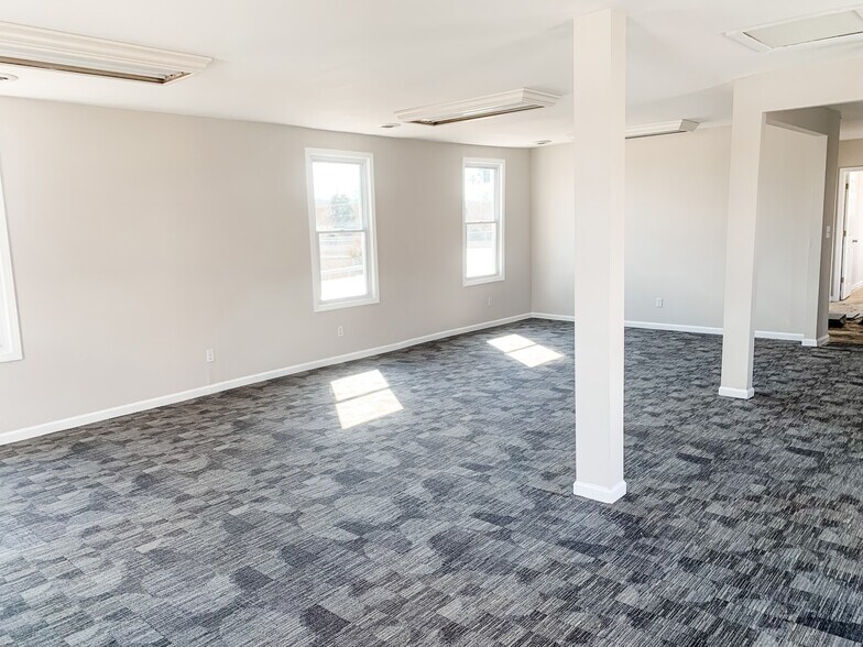 More Photos Of 600 Stockell Dr, Eureka Storefront Retail Office For Sale