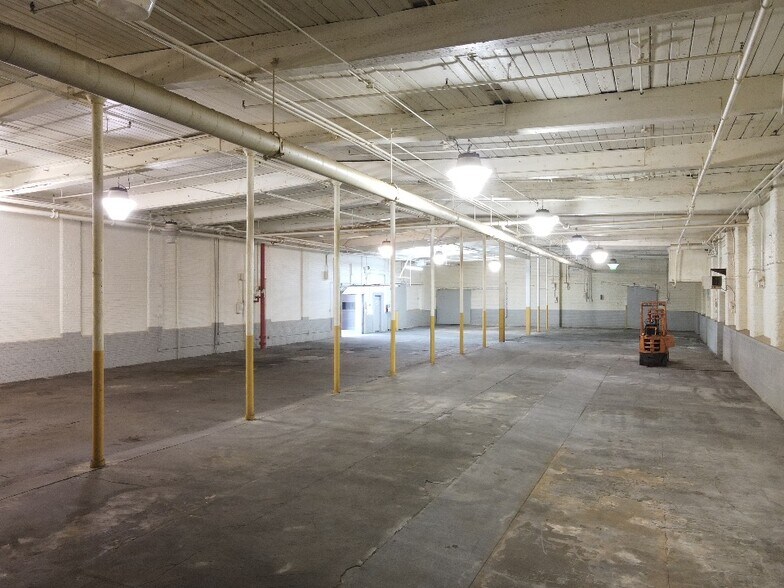 More Photos Of 442-F N. 3rd St., Albemarle Warehouse For Lease