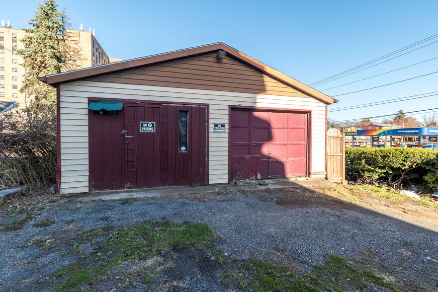 More Photos Of 746 Main St, Bethlehem Freestanding For Sale