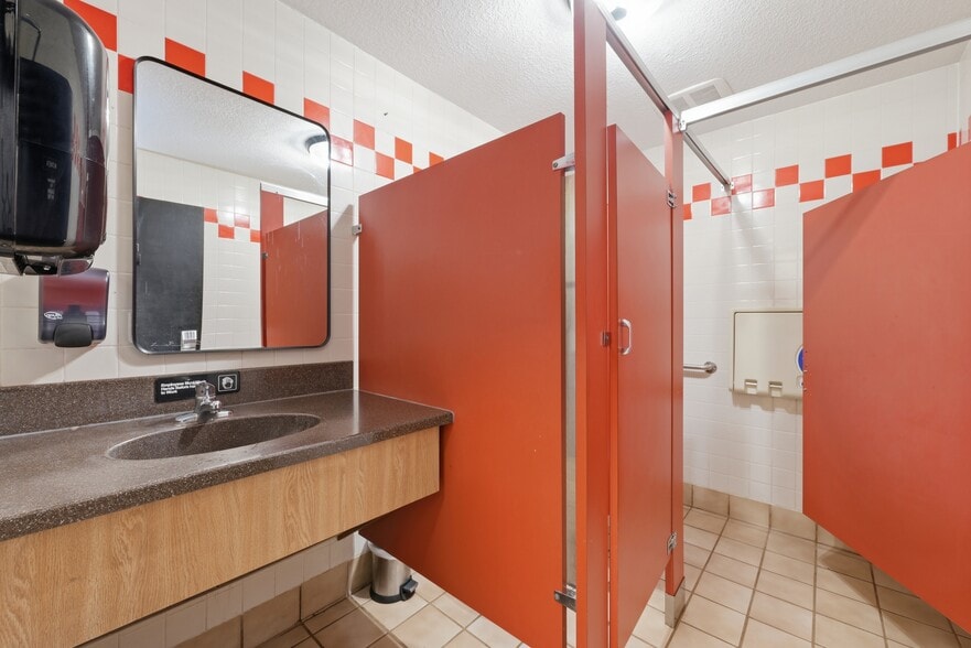 More Photos Of 47720 Or-58 Hwy, Oakridge Fast Food For Sale