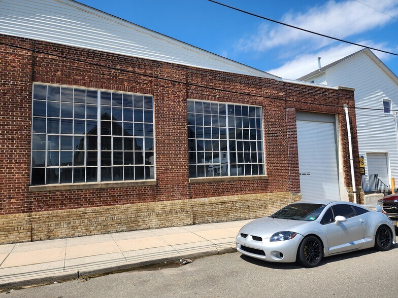 More Photos Of 8 Martin Ave, South River Warehouse For Lease