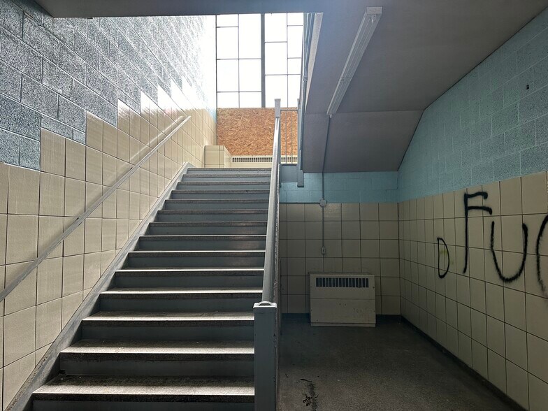 More Photos Of 1123 N Sherman St, Bay City Schools For Lease