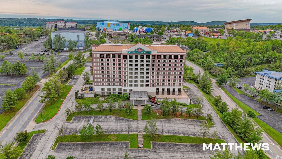 More Photos Of 245 N Wildwood Dr, Branson Hotel For Sale