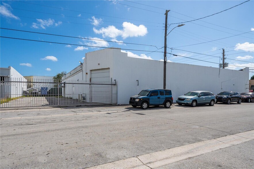 More Photos Of 2585 NW 21st Ter, Miami Warehouse For Lease