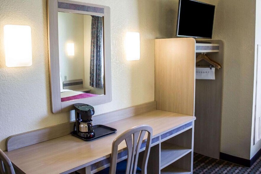 More Photos Of 11237 Shaw Ave, Meadville Hotel For Sale