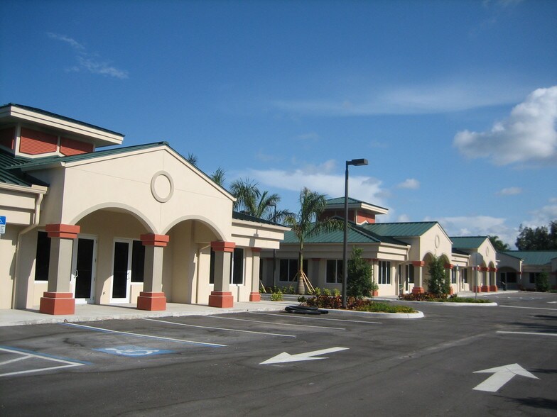 More Photos Of 202 N Rhodes Ave, Sarasota Office For Sale
