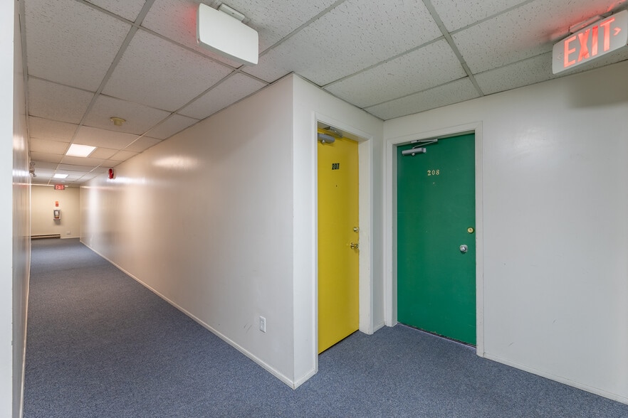 More Photos Of 157 Wade Av W, Penticton Apartments For Sale