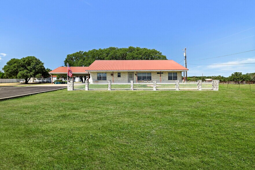 More Photos Of 3676 FM2657, Kempner Specialty For Sale