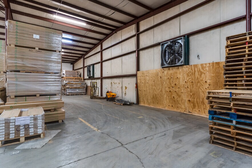More Photos Of 520 Lovers Lane Rd, Calhoun Warehouse For Sale
