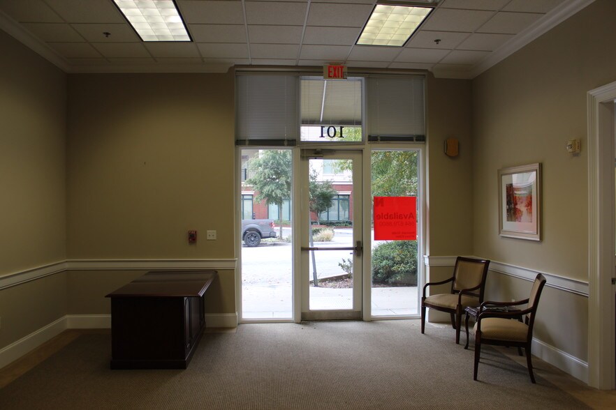 More Photos Of 101 E McBee Ave, Greenville General Retail For Lease