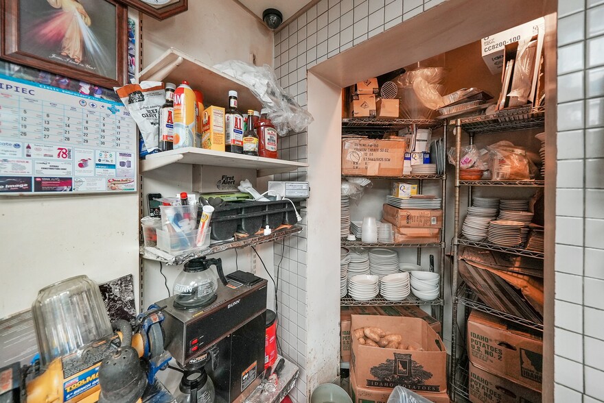 More Photos Of 5772 S Archer Ave, Chicago General Retail For Sale