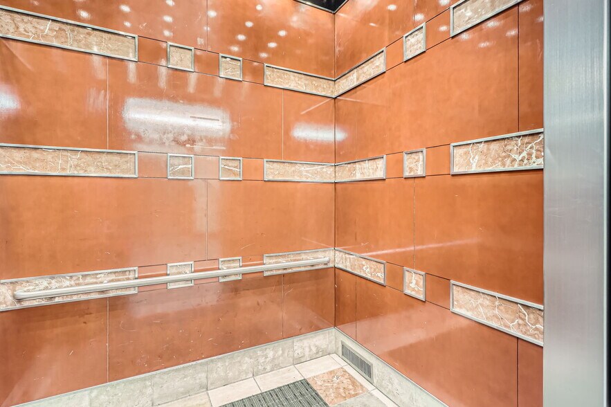 More Photos Of 8310 S Valley Hwy, Englewood Office For Lease