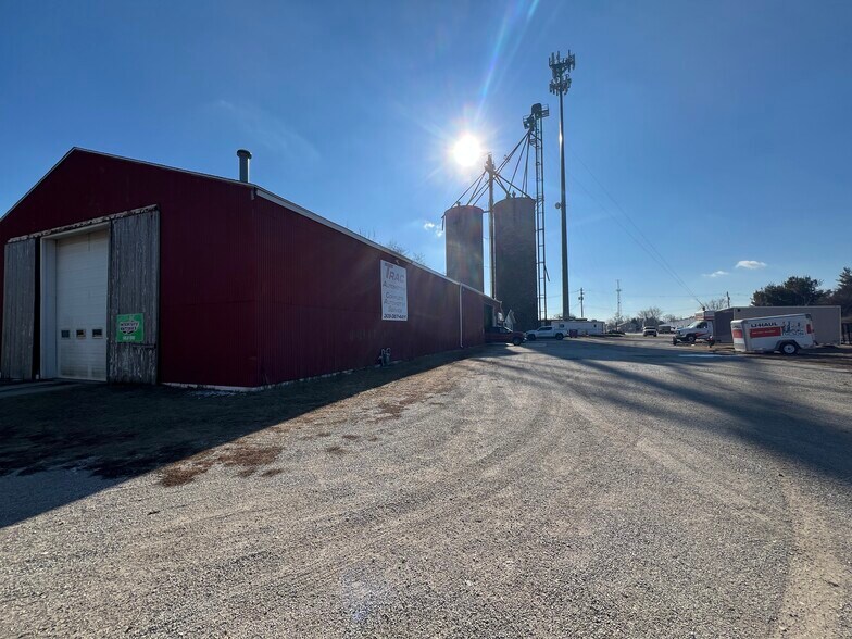 More Photos Of 410 E Chatham St, Metamora Industrial For Sale