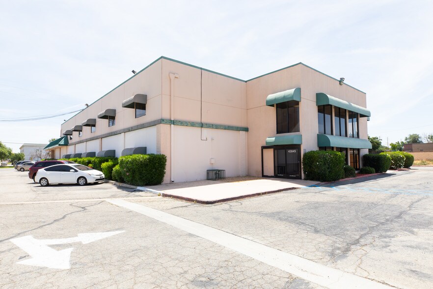 More Photos Of 43845 10th St, Lancaster Medical For Lease