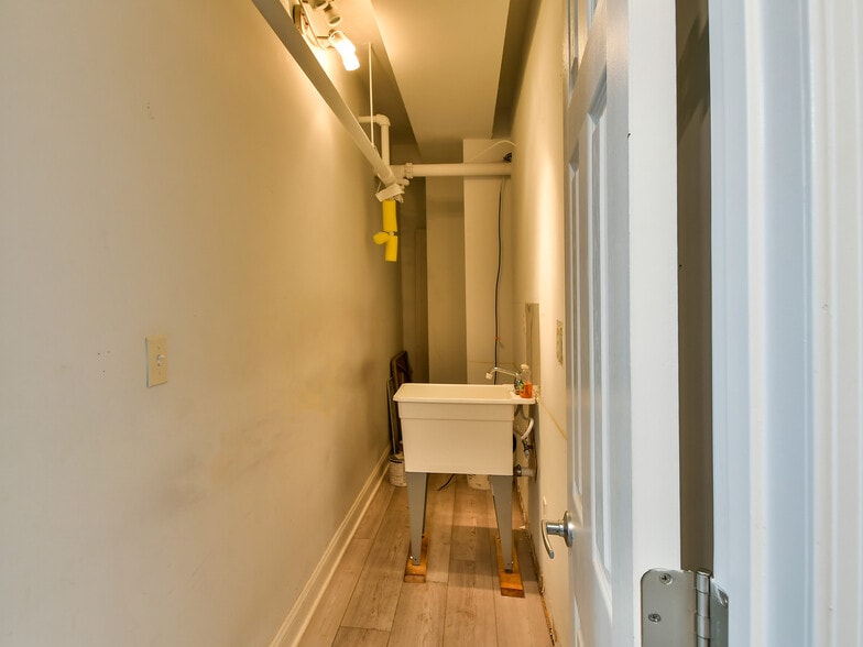 More Photos Of 2300 N Pershing Dr, Arlington Medical For Sale