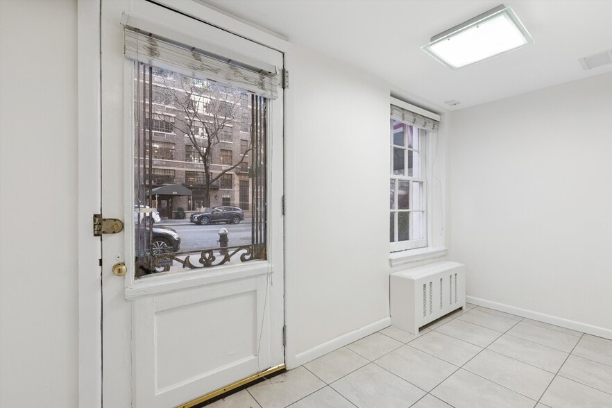 More Photos Of 340 E 72nd St, New York Apartments For Sale
