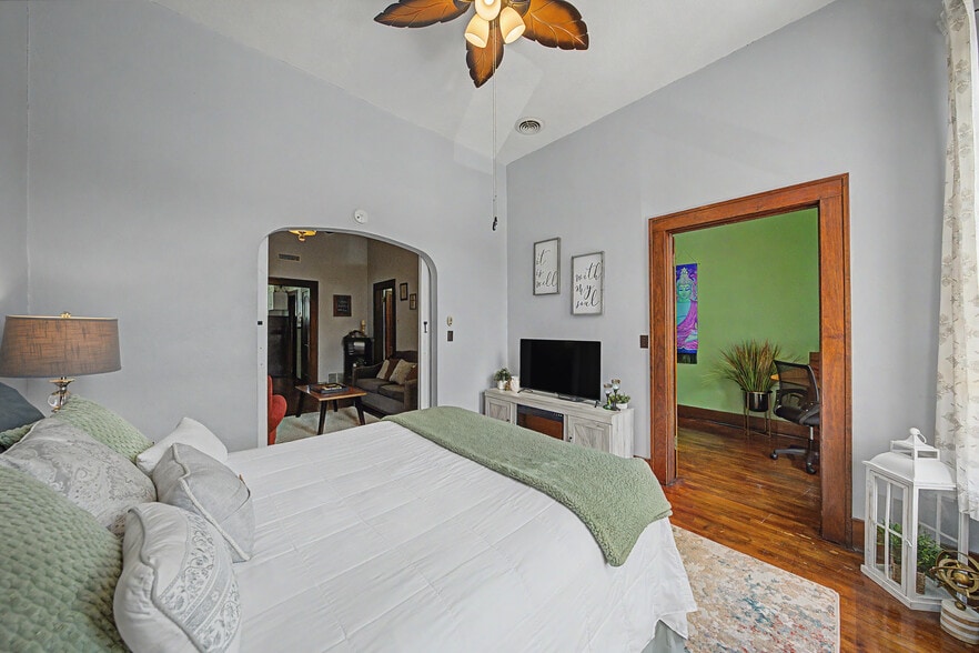 More Photos Of 806 12th St, Belle Plaine Storefront Retail Residential For Sale