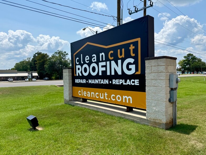 More Photos Of 1907 E US Highway 80, White Oak Office For Sale