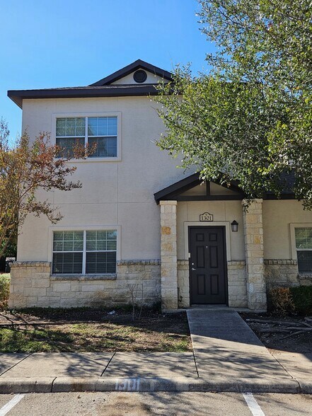 Primary Photo Of 1000 Diamond Dr, Boerne Apartments For Sale