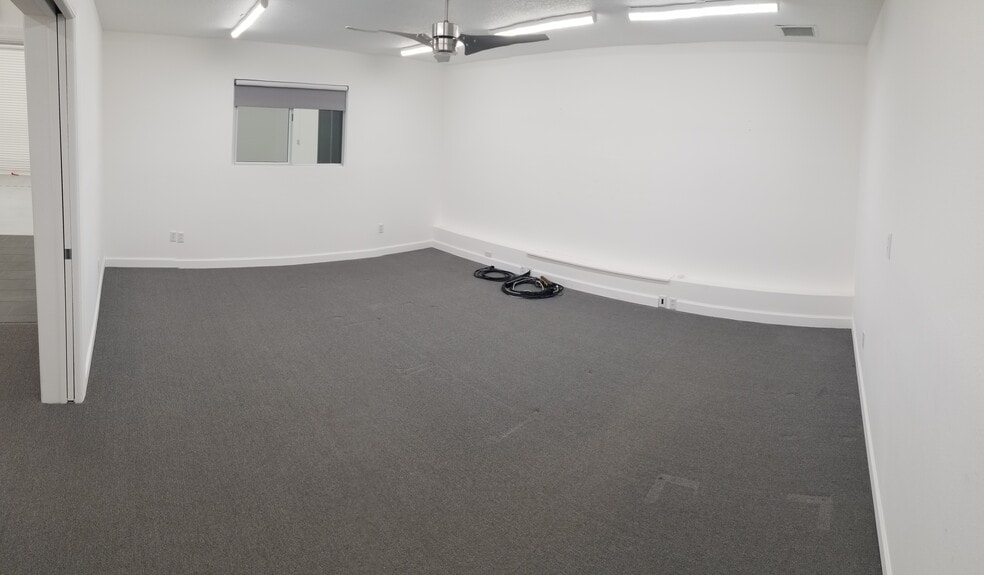 More Photos Of 174 Semoran Commerce Pl, Apopka Light Distribution For Lease