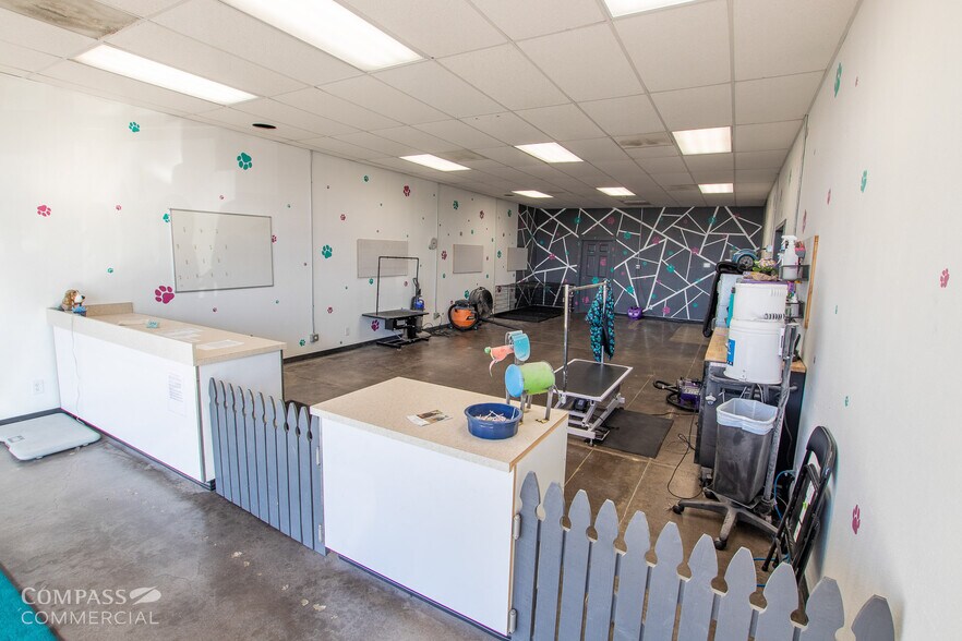 More Photos Of 2498 S Highway 97, Redmond Storefront Retail Office For Lease