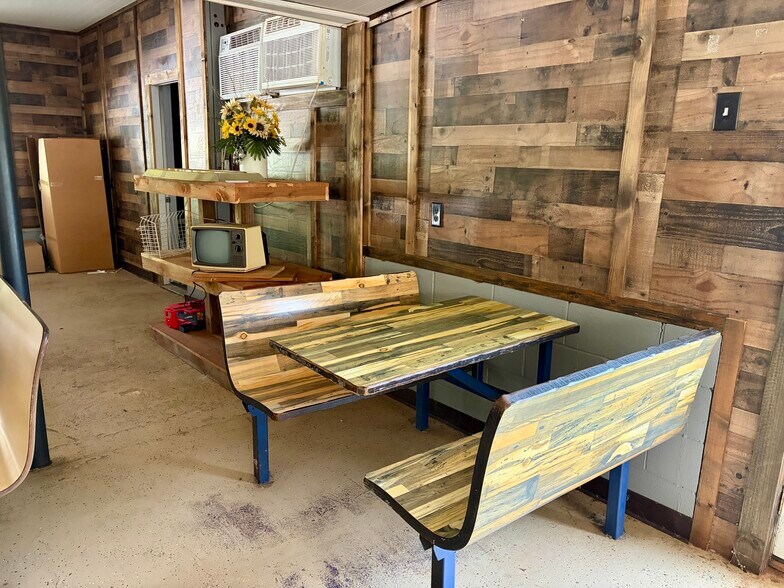 More Photos Of 285 N Garland Rd, Mckenzie General Retail For Sale