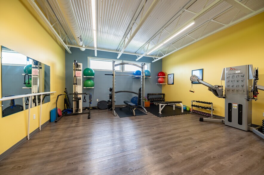 More Photos Of 74 Erin Dr, Morgantown Office For Sale