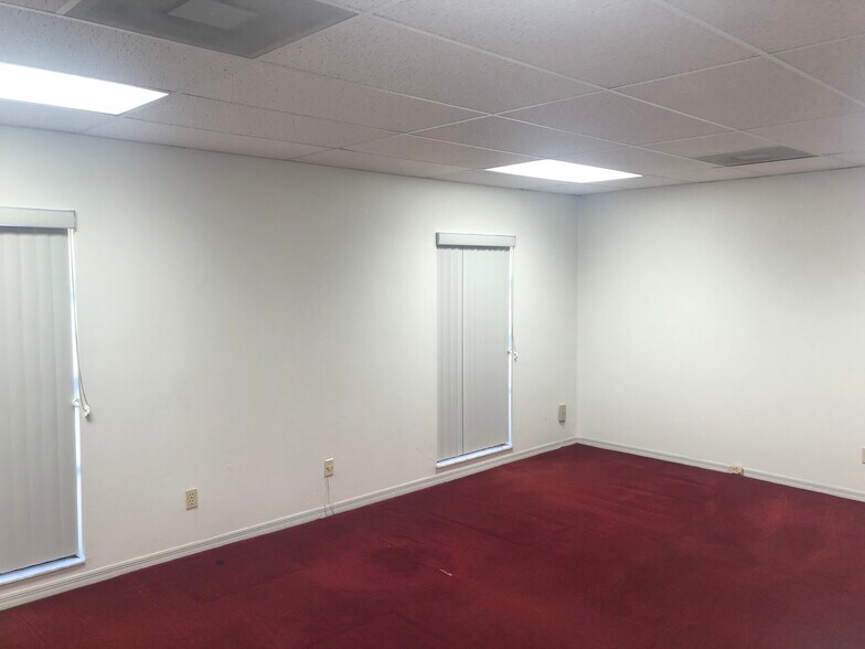 More Photos Of 826 N John St, Orlando Office For Lease