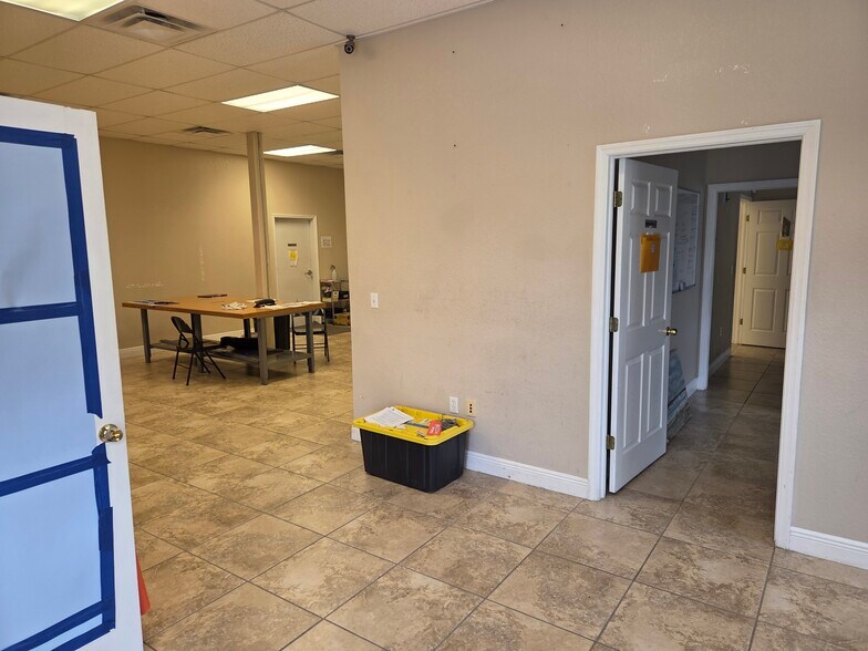 More Photos Of 6391 Corporate Park Cir, Fort Myers Research And Development For Lease