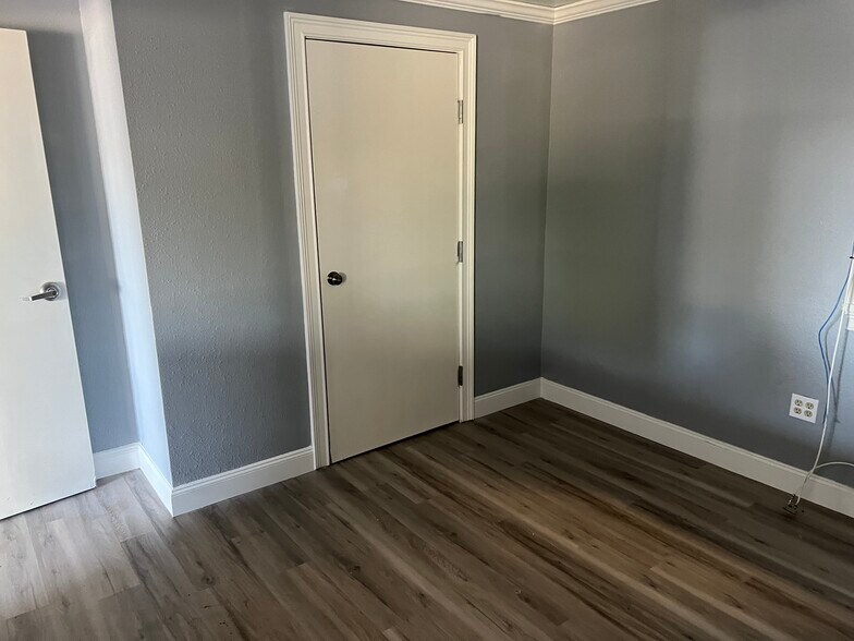 More Photos Of 2102 Orient Rd, Tampa Warehouse For Sale