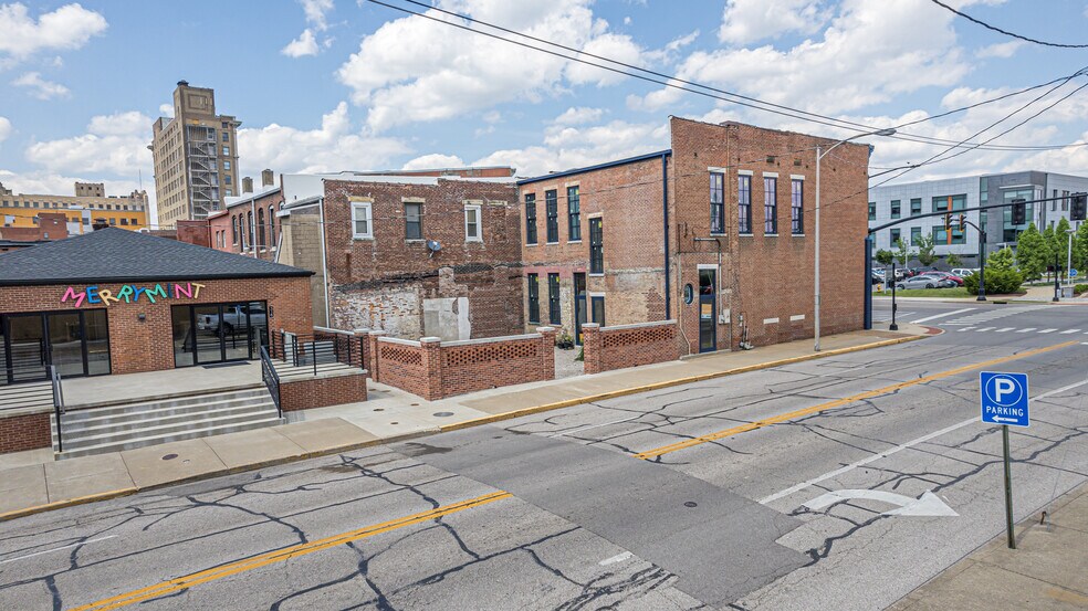 More Photos Of 129 SE 4th St, Evansville Storefront For Lease