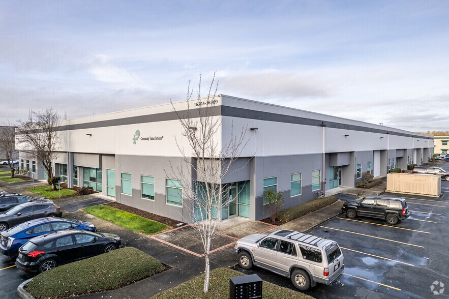 More Photos Of 16353 NE Cameron Blvd, Portland Warehouse For Lease