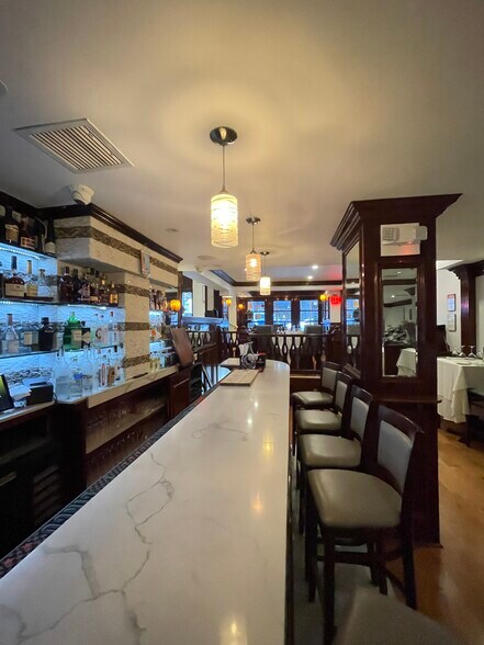 More Photos Of 301 E 47th St, New York Apartments For Lease