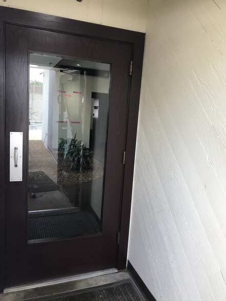 More Photos Of 6780 Southwest Ave, Saint Louis Flex For Lease