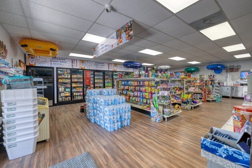 More Photos Of 49 Encino Dr, Concan Convenience Store For Sale