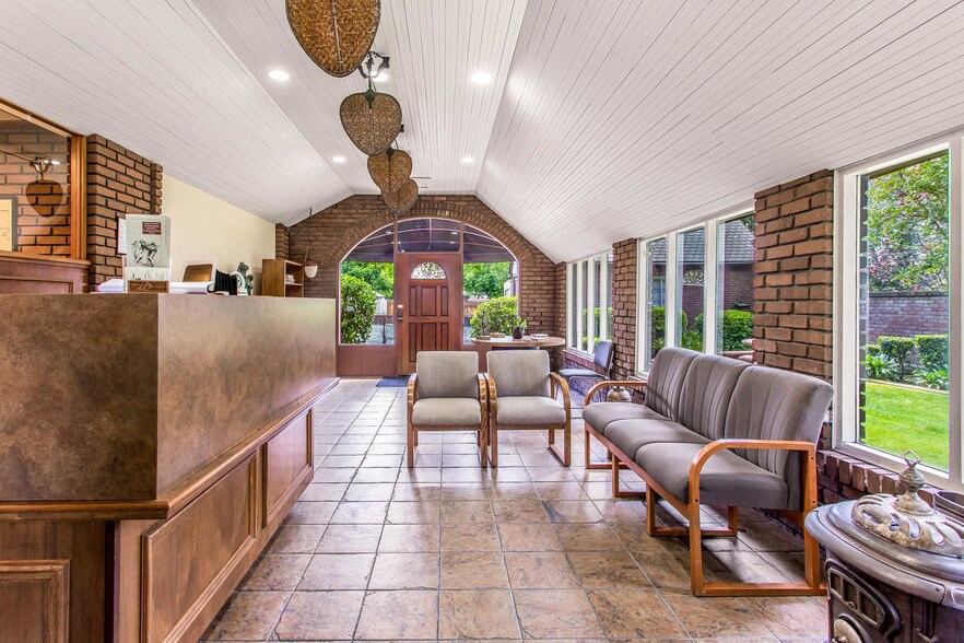 More Photos Of 592 N Euclid, Upland Office For Sale