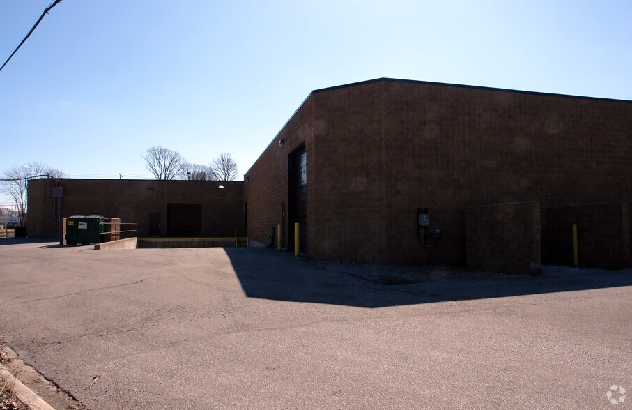 More Photos Of 33939-33955 Harper Ave, Clinton Township Light Manufacturing For Lease