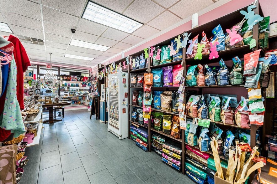 More Photos Of 18-20 E Plant St, Winter Garden General Retail For Sale