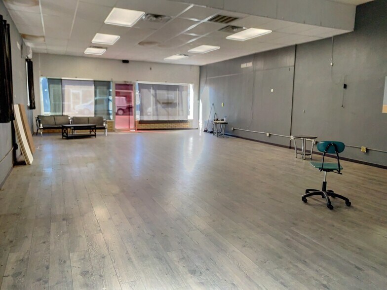More Photos Of 100 E Sealy Ave, Monahans General Retail For Sale