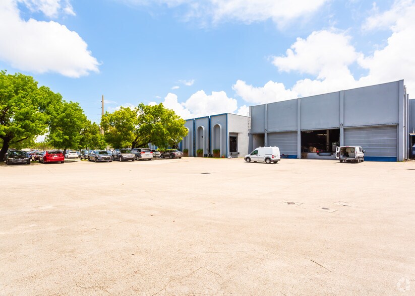More Photos Of 11150 NW 32nd Ave, Miami Warehouse For Lease