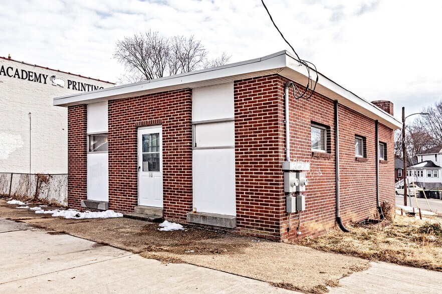 More Photos Of 16 S Maryland Ave, Wilmington General Retail For Sale