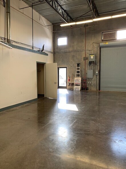 More Photos Of 94-1388 Moaniani St, Waipahu Warehouse For Lease