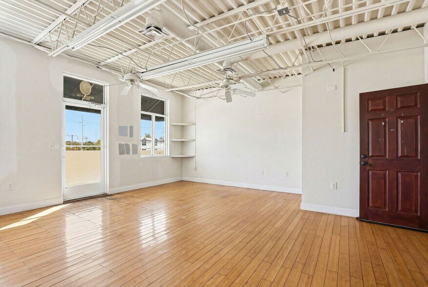 More Photos Of 6102 S Macdill Ave, Tampa Storefront For Lease